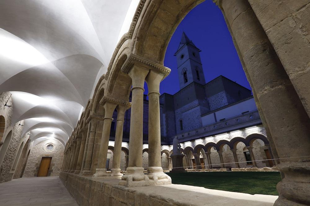 Отель Monestir De Les Avellanes Os De Balaguer Экстерьер фото