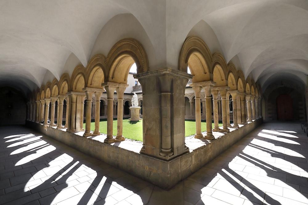 Отель Monestir De Les Avellanes Os De Balaguer Экстерьер фото