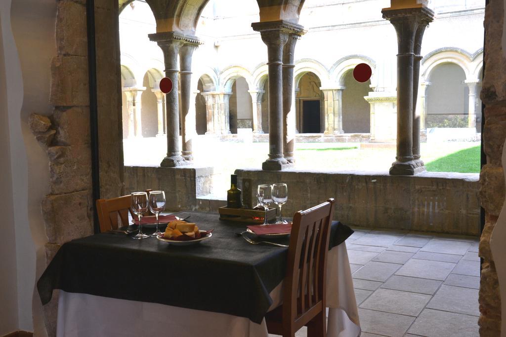 Отель Monestir De Les Avellanes Os De Balaguer Экстерьер фото