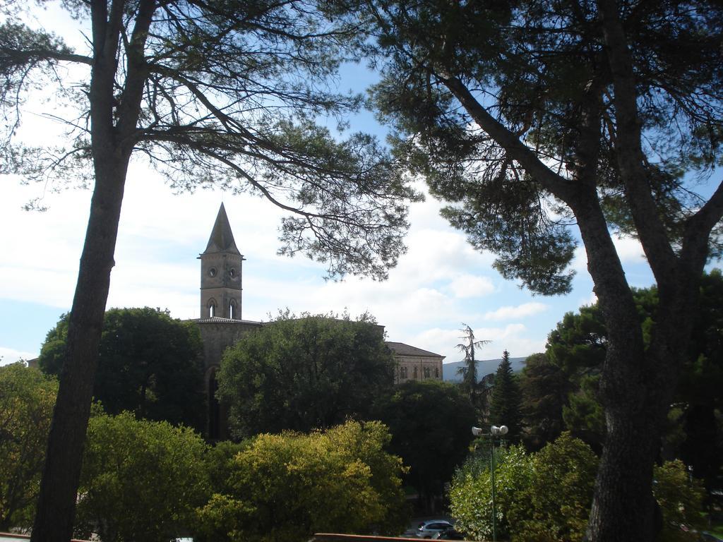 Отель Monestir De Les Avellanes Os De Balaguer Экстерьер фото