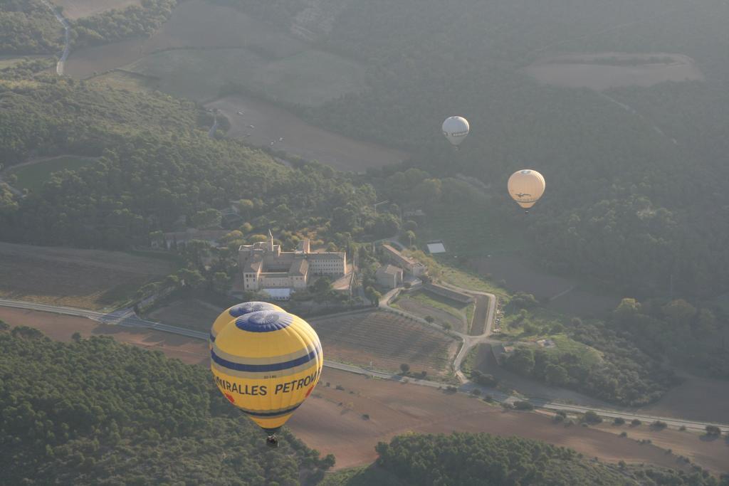 Отель Monestir De Les Avellanes Os De Balaguer Экстерьер фото